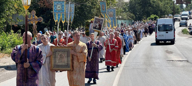 КРЕСТНЫЙ ХОД В РОВЕНЬКАХ КРЕСТНЫЙ ХОД В РОВЕНЬКАХ