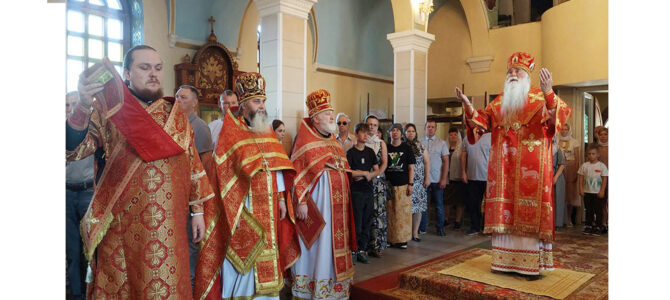 ВОСКРЕСНОЕ  БОГОСЛУЖЕНИЕ  В  ЛУТУГИНО