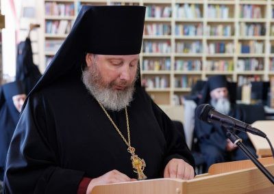 КРУГЛЫЙ  СТОЛ  В  ЛУГАНСКЕ